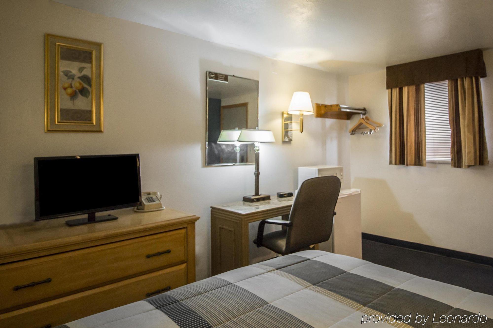 Rodeway Inn Буффало Экстерьер фото